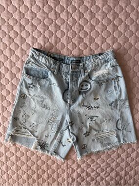 Cute kidcore doodle distressed shorts with pastel pink for dopamine dressing